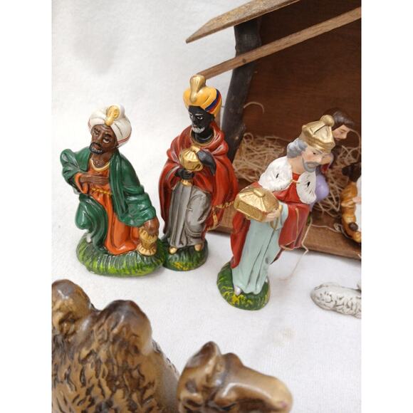 VNTG Nativity Set Hand Carved Wood Hand Painted 11 Pieces Stable Japan Christmas - Picture 10 of 16